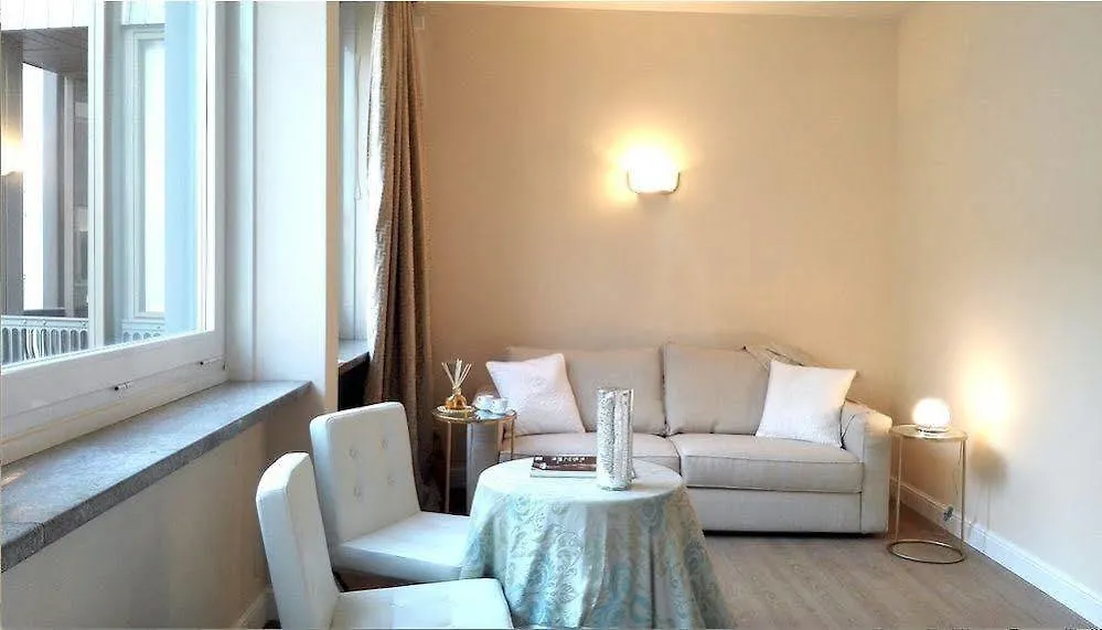 Apartment The Place Duomo Milan Italy