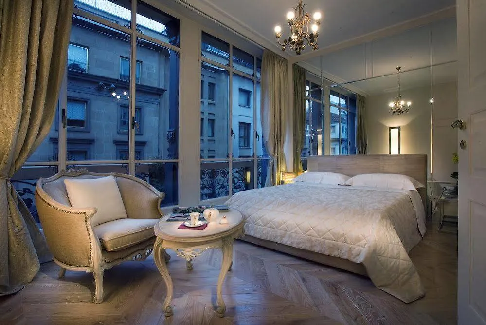 Apartment The Place Duomo Milan Italy