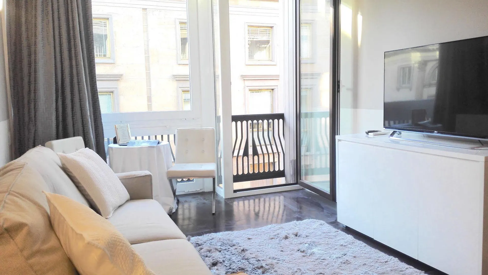 Apartment The Place Duomo Milan