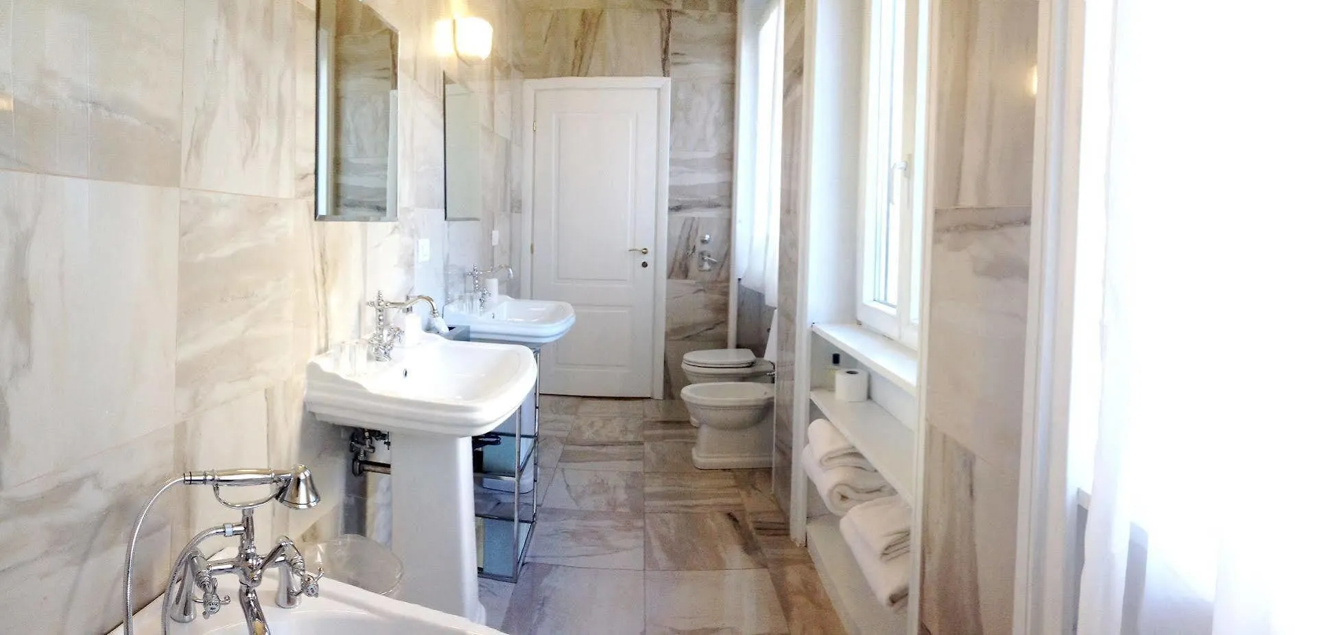 Apartment The Place Duomo Milan Italy